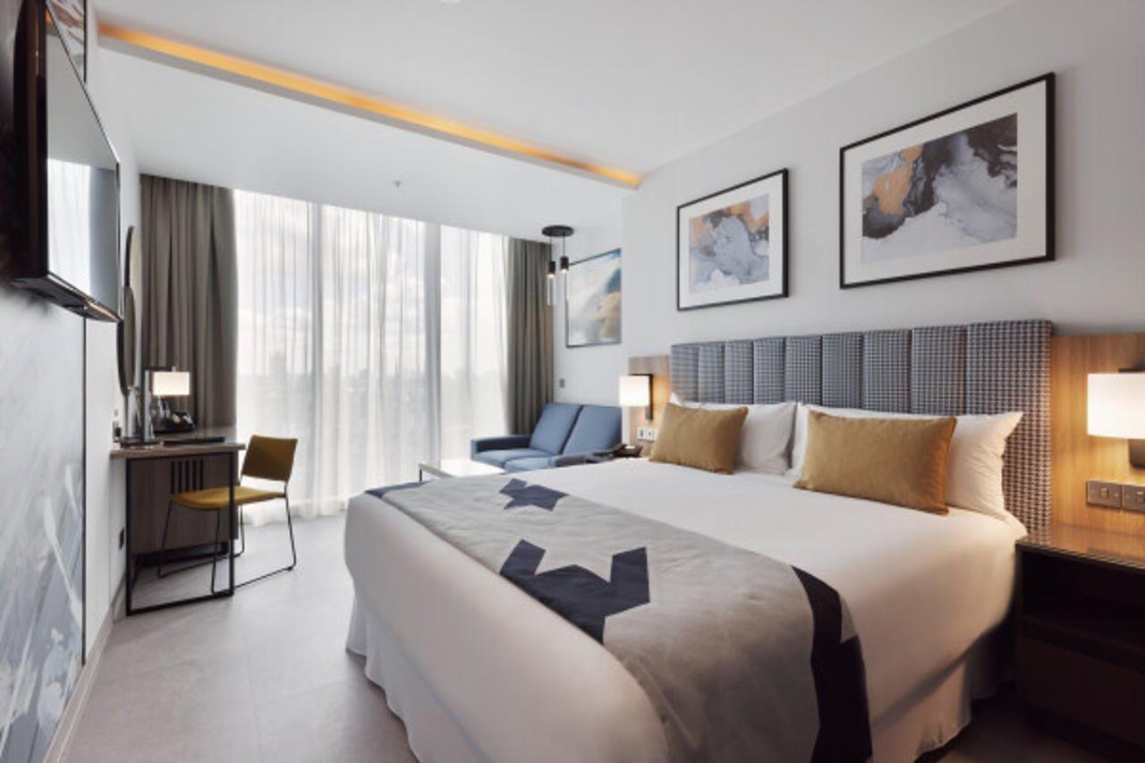 Riu Plaza London Victoria Hotel Exterior photo